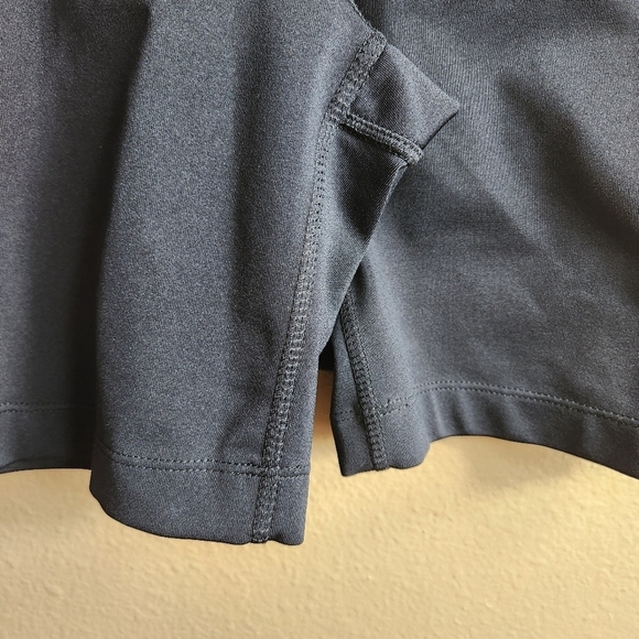 Athleta Womens Black Low Rise Biker Shorts w/Stash Pockets/Style# 683775-Size M - Picture 3 of 10